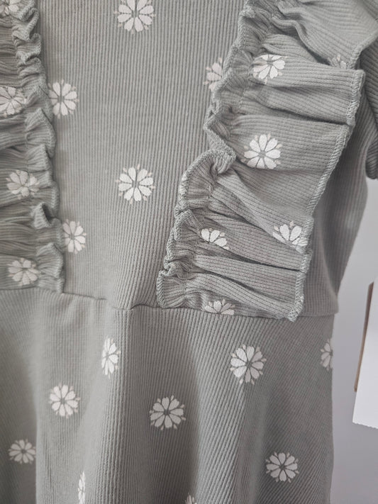 Long-Sleeved Dress with Flower Pattern and Ruffles