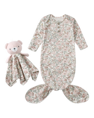 Ensemble gigoteuse à motifs et peluche assortie pour bébé